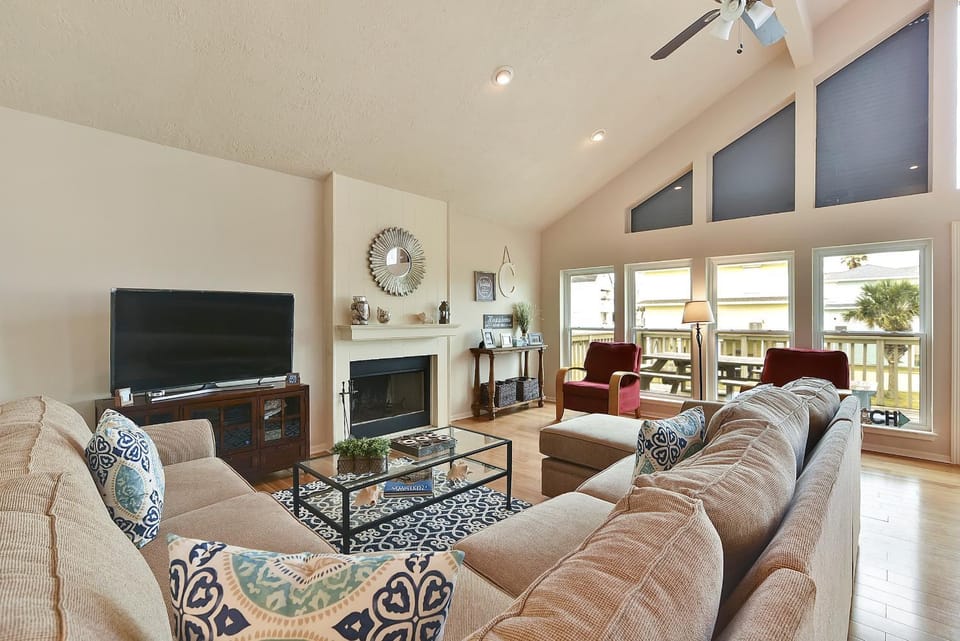 TV and multimedia, Living room, Seating area, fireplace, furniture