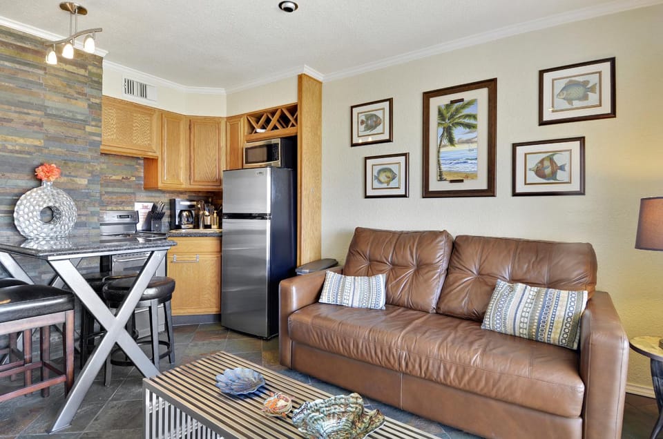 TV and multimedia, Kitchen or kitchenette, Living room, Seating area, furniture, microwave, air conditioner