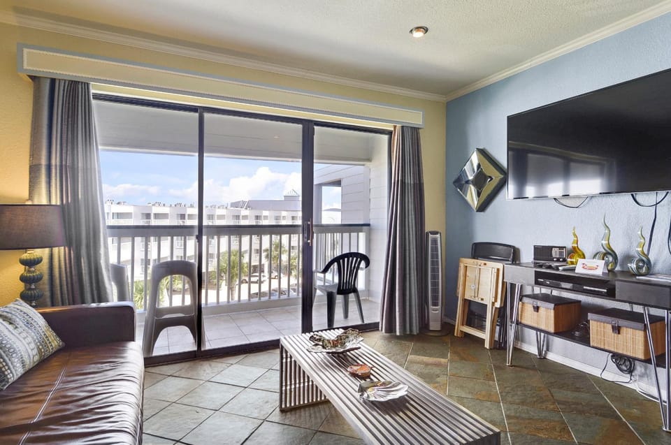 TV and multimedia, Balcony/Terrace, Living room, Seating area, furniture