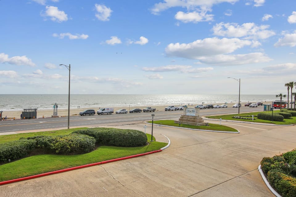 Neighbourhood, Beach, Parking