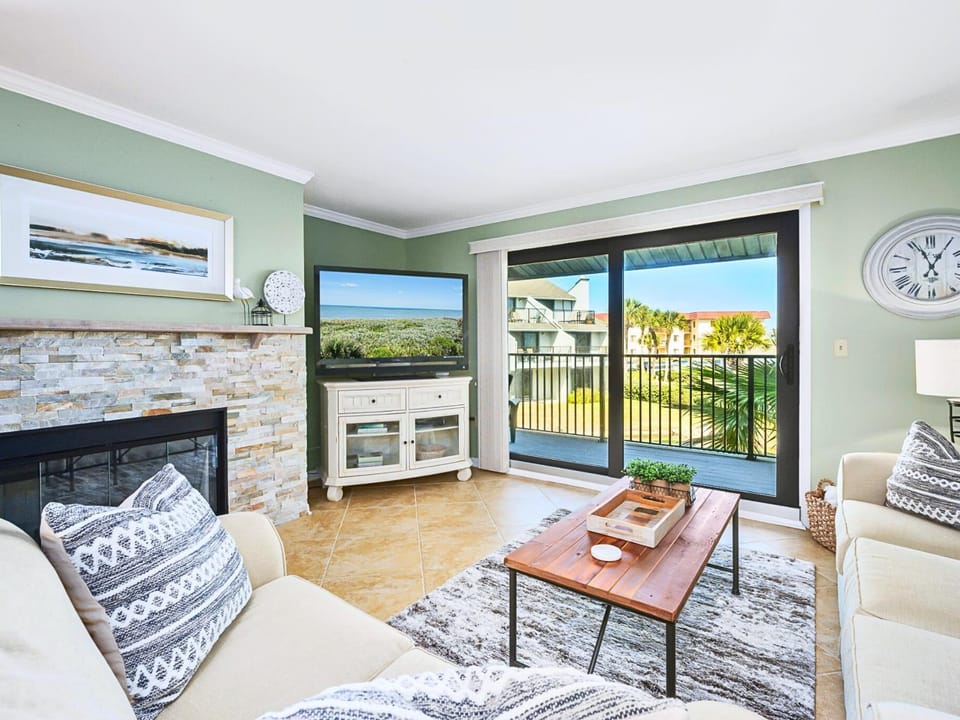 TV and multimedia, Balcony/Terrace, Living room, Seating area, fireplace, furniture