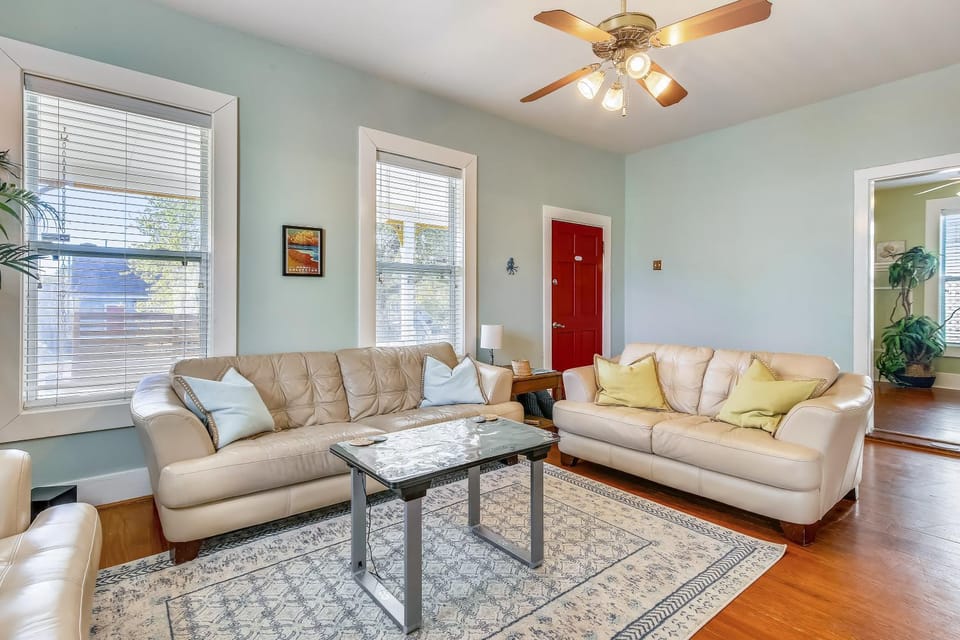 Living room, Seating area, furniture