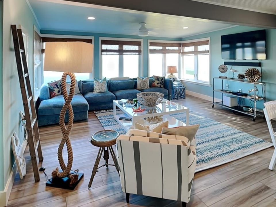TV and multimedia, View (from property/room), Living room, Seating area, Sea view, furniture