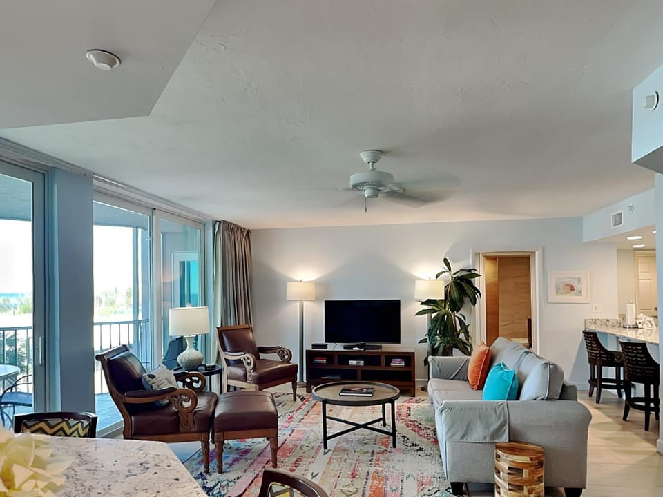 TV and multimedia, Balcony/Terrace, Living room, Seating area, furniture