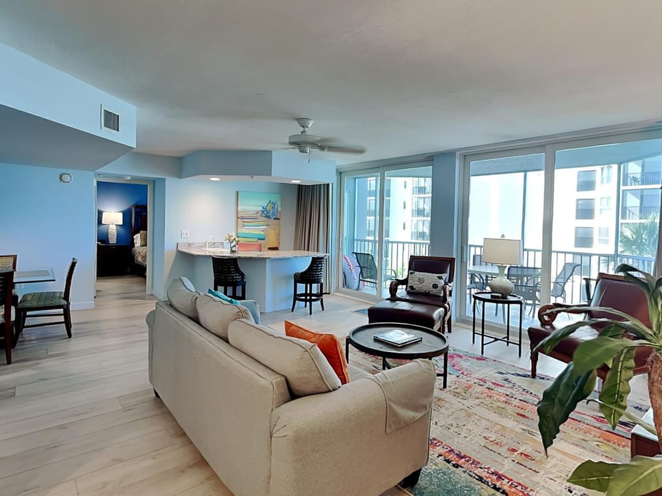 Balcony/Terrace, Living room, Seating area, Street view, furniture, air conditioner