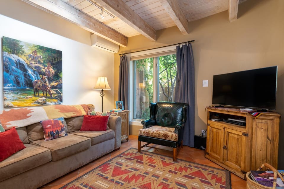 TV and multimedia, Living room, Seating area, Garden view, furniture, air conditioner