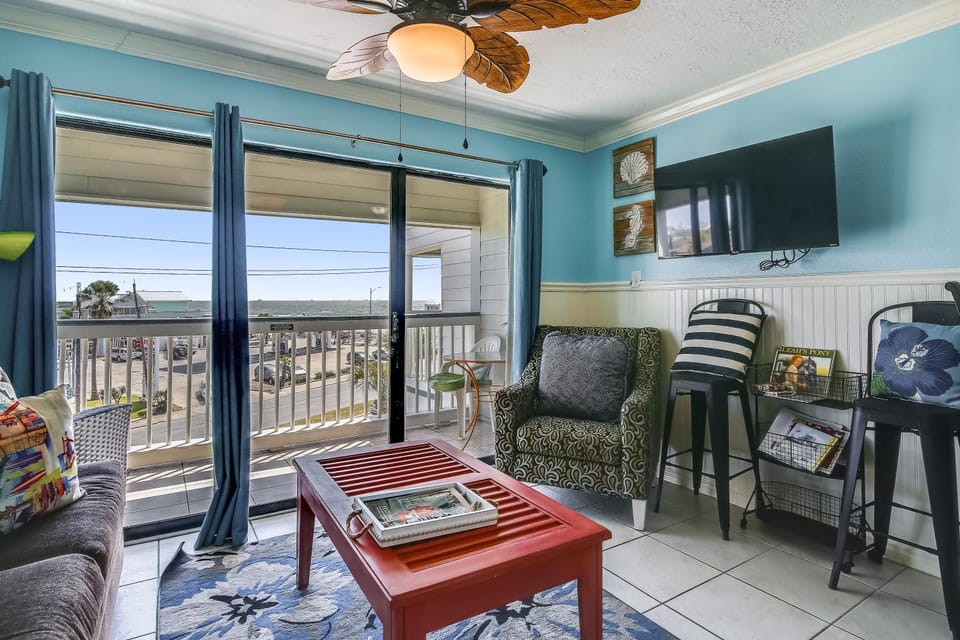 TV and multimedia, Balcony/Terrace, Living room, Seating area, Street view, furniture
