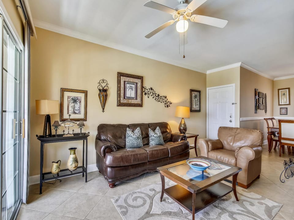 Living room, Seating area, furniture