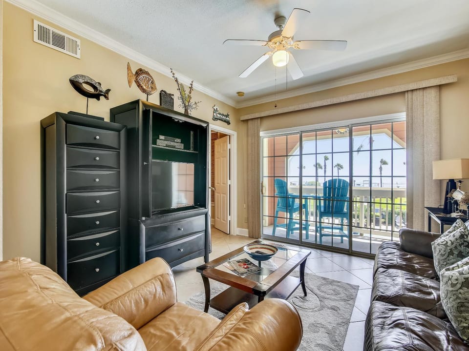 TV and multimedia, Balcony/Terrace, Living room, Seating area, furniture