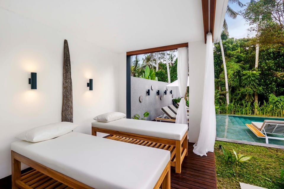 Spa and wellness centre/facilities, Pool view, Swimming pool, sunbed