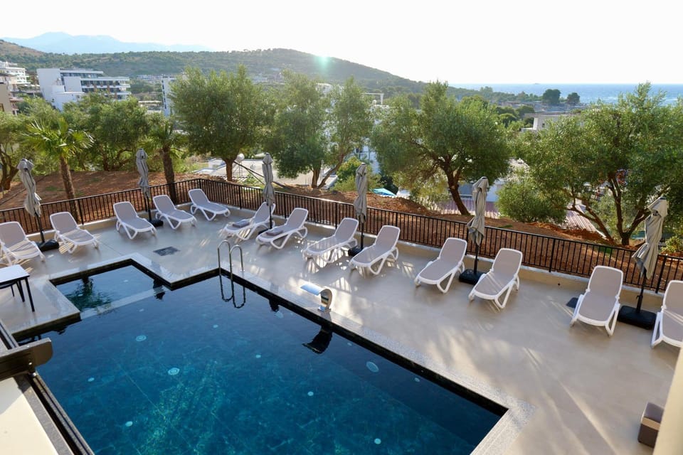 Spring, Day, View (from property/room), Garden view, Pool view, Sea view, Swimming pool, Swimming pool, sunbed