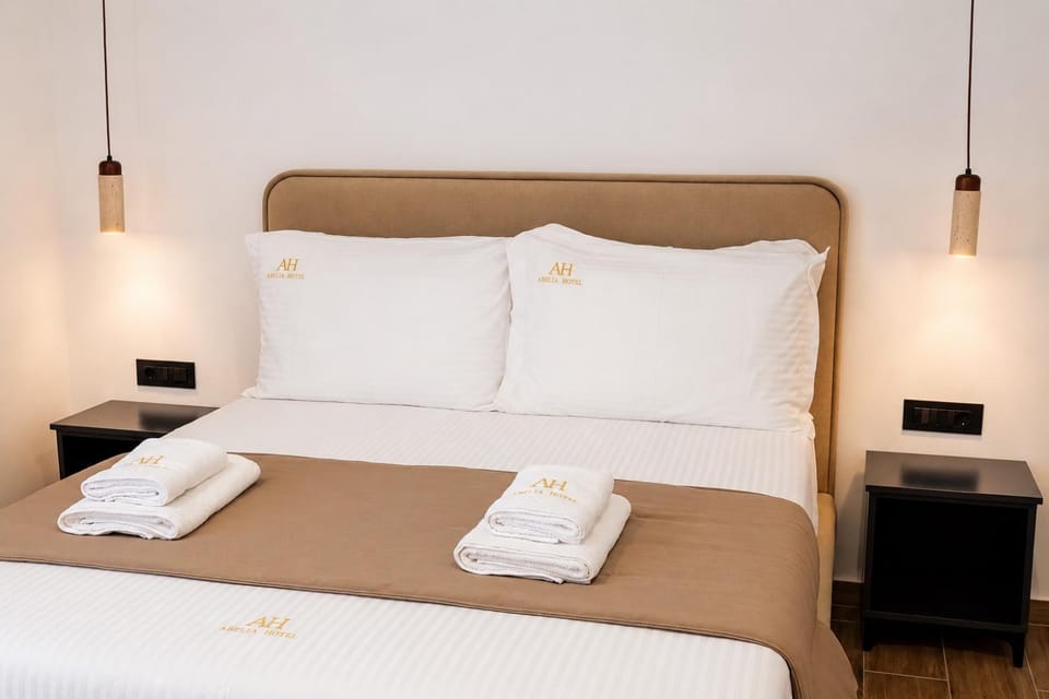 Bed, Bedroom, towels