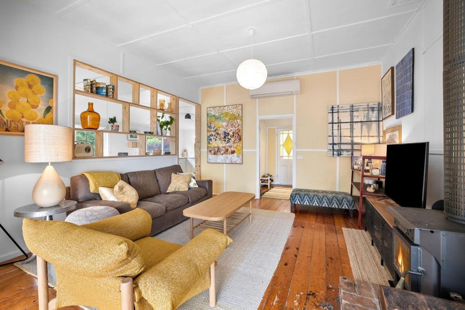 Retro Beach Vibes House in Lorne