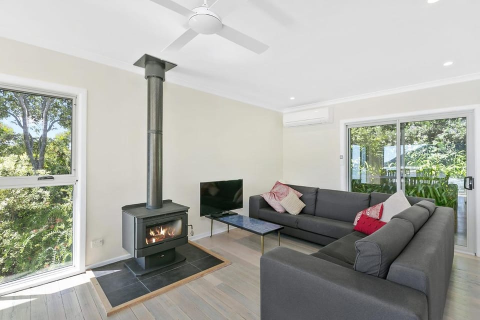 Sands End House in Wye River