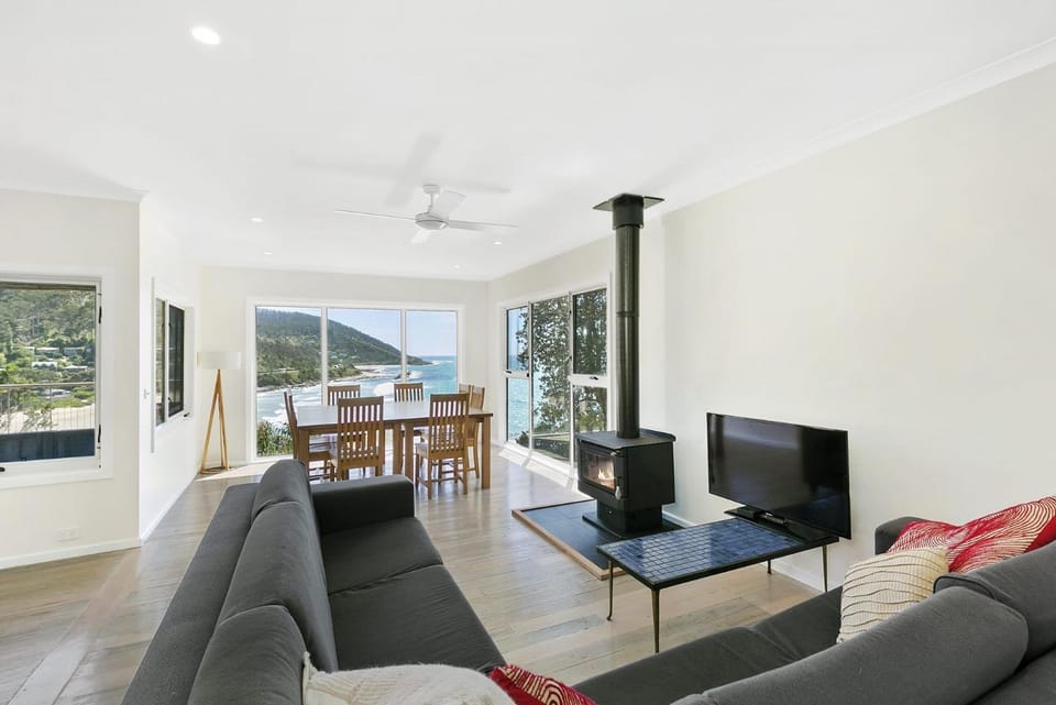 Sands End House in Wye River