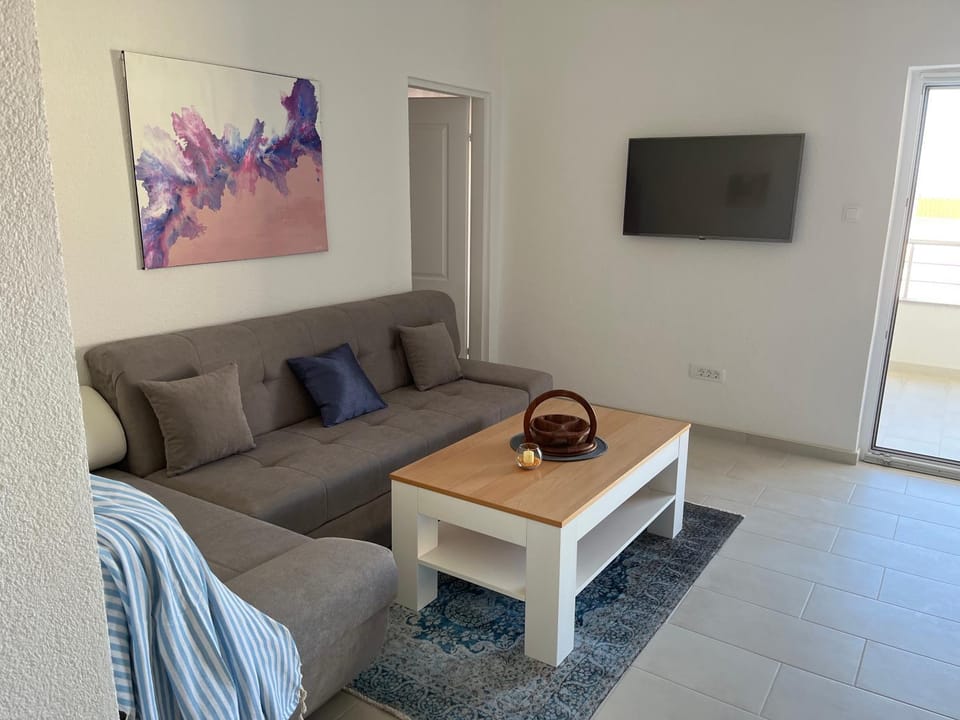 Communal lounge/ TV room, TV and multimedia, Living room, Seating area