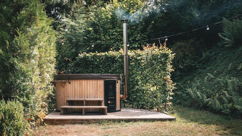 Garden, Hot Tub