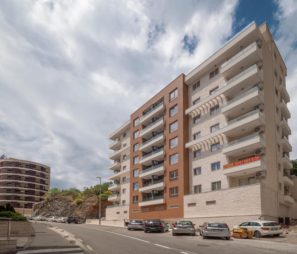 Luxury modern apartment 8min walk from beach in Becici Apartment in Budva Municipality