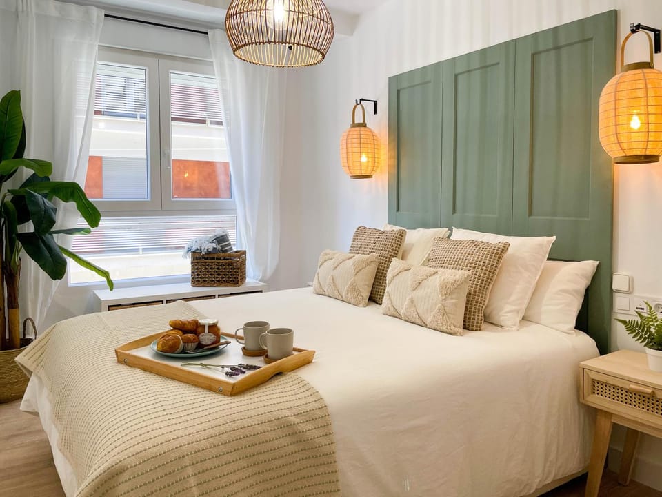 Bed, Photo of the whole room, Bedroom