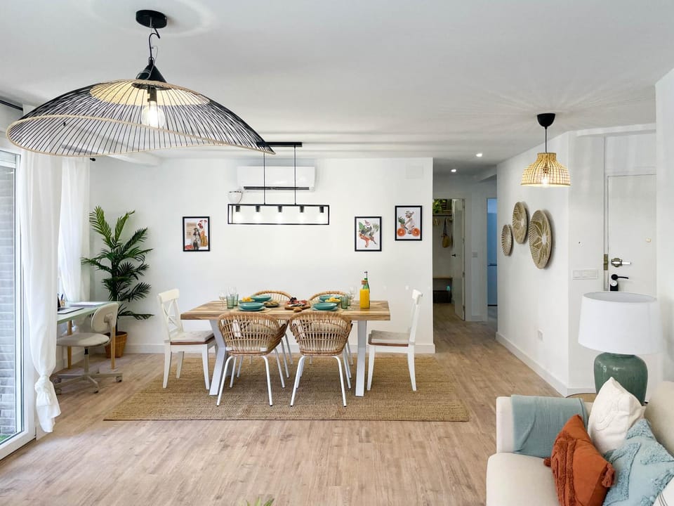 Living room, Seating area, Dining area