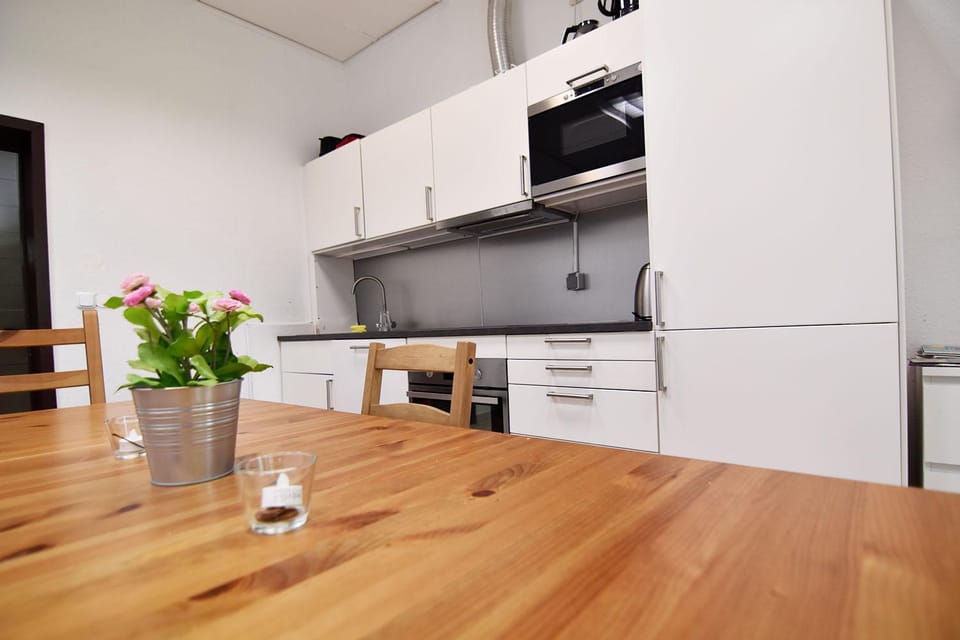 Kitchen or kitchenette, Dining area, Communal kitchen