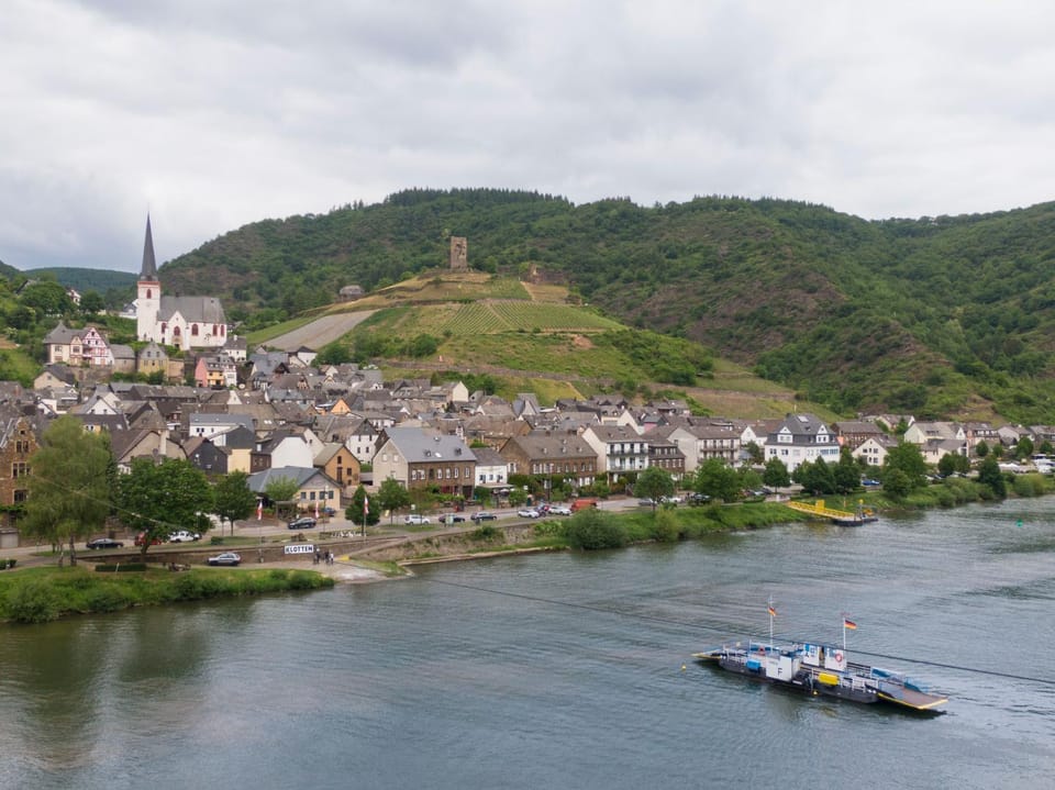 Nearby landmark, Day, Natural landscape, Bird's eye view, River view