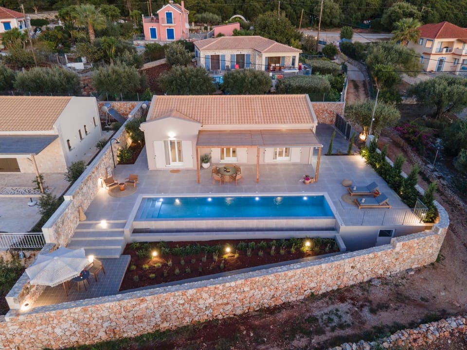 Property building, Bird's eye view, Swimming pool