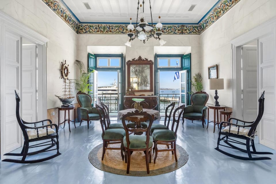 Living room, Seating area