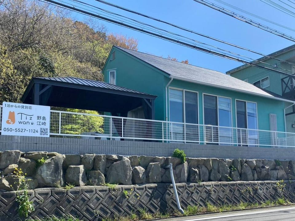 Property building, Day