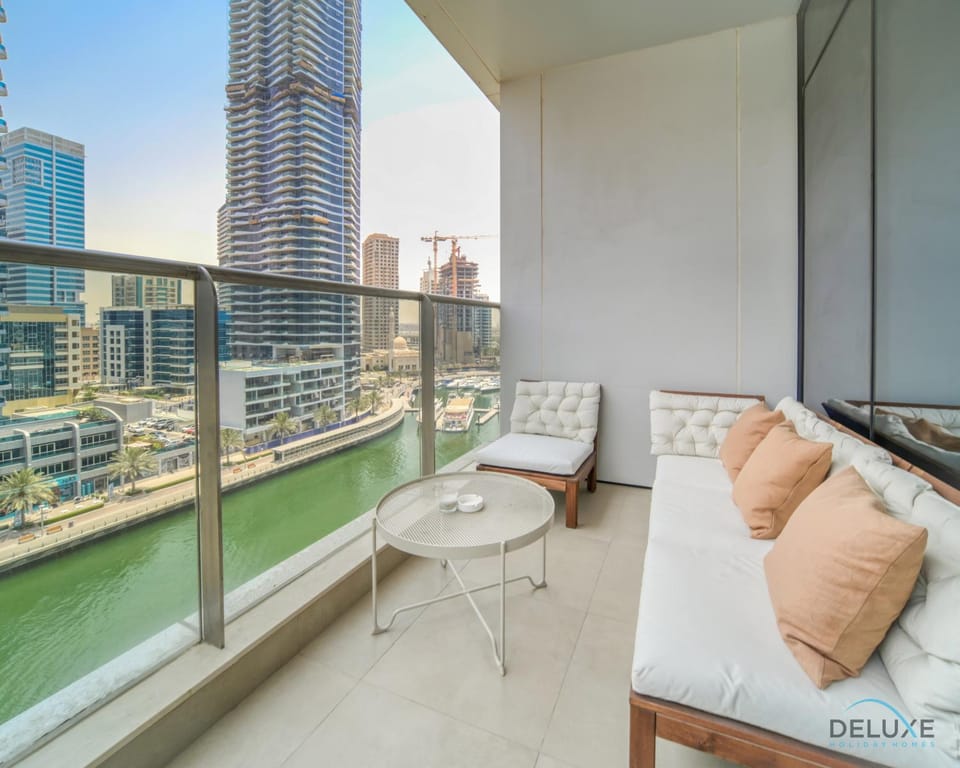 Nearby landmark, Balcony/Terrace, Street view