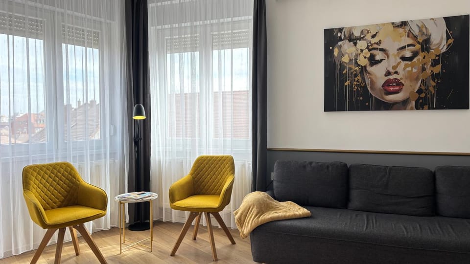 Library, Balcony/Terrace, Living room, Decorative detail, Seating area, City view, internet, air conditioner