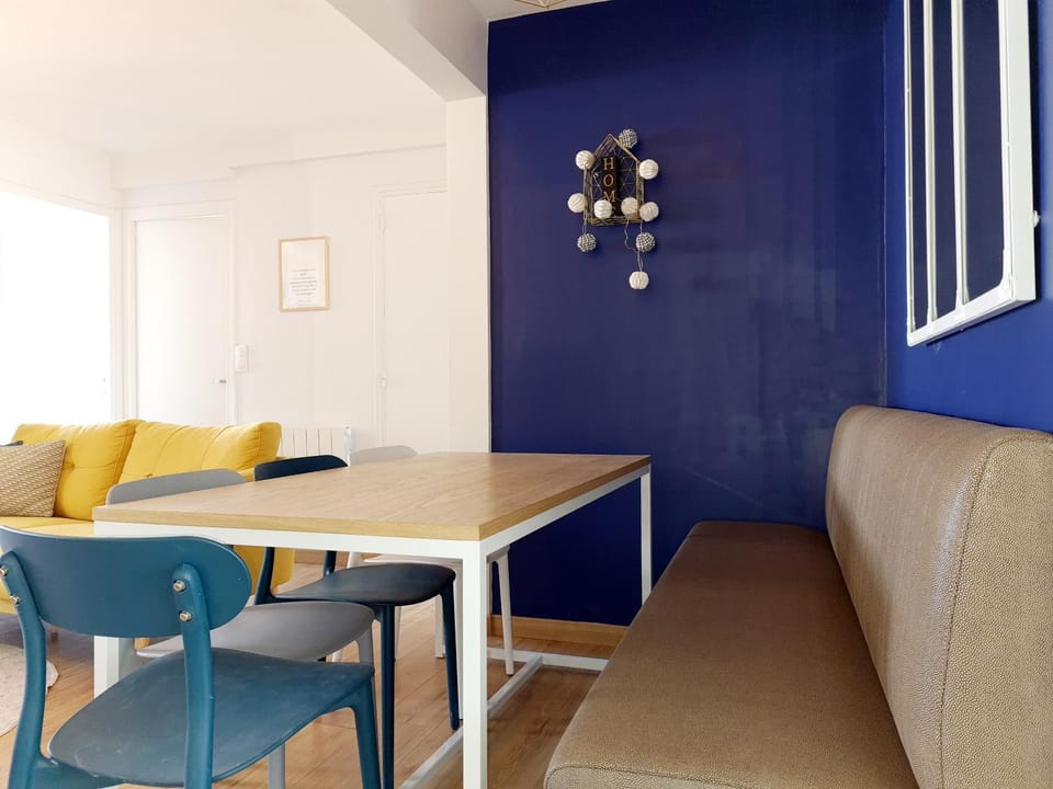 Seating area, Dining area