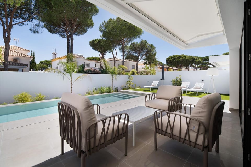 Property building, Balcony/Terrace, Living room