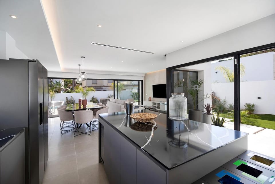 Property building, Kitchen or kitchenette, Living room