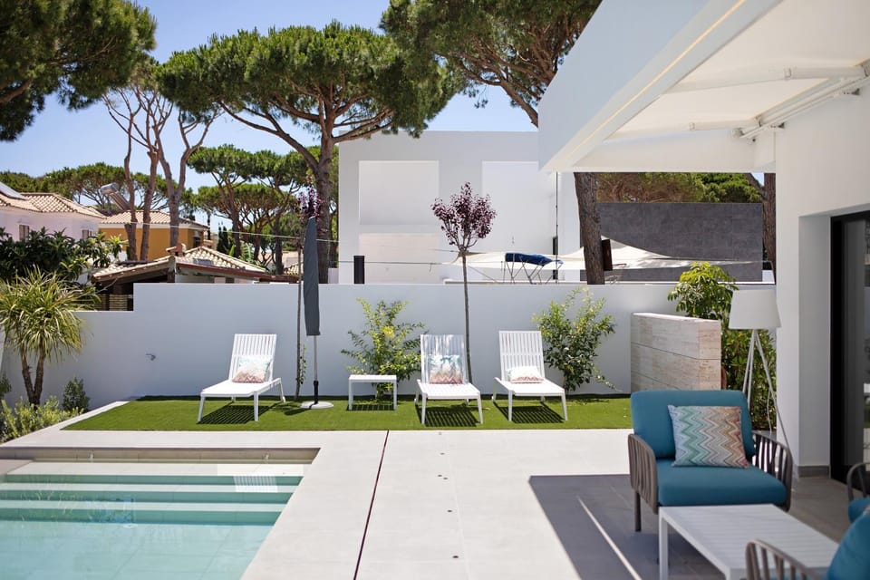 Property building, Balcony/Terrace, Living room