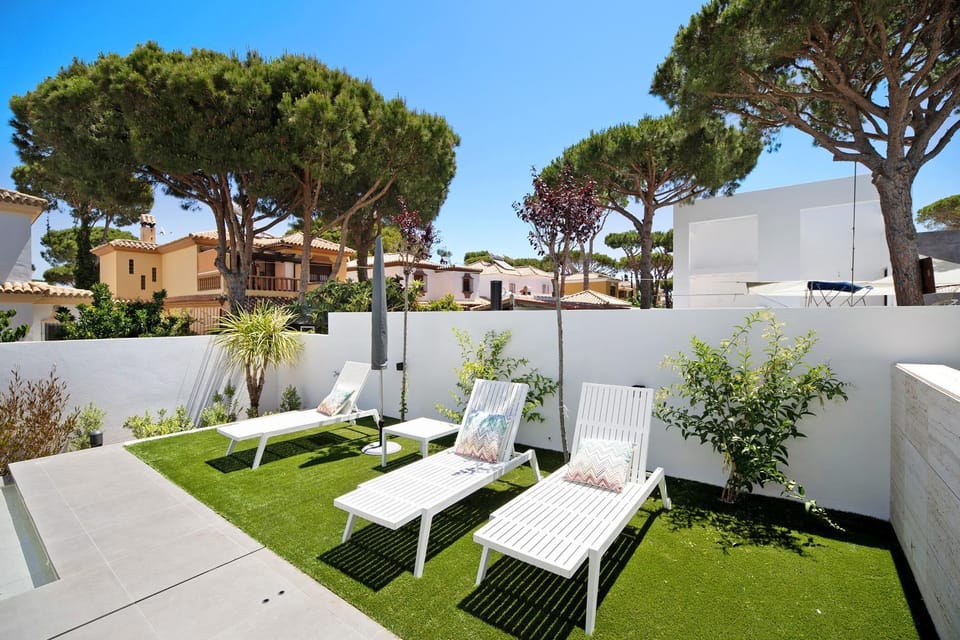 Property building, Balcony/Terrace, Living room