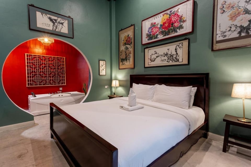 Bed, Photo of the whole room, Decorative detail, Bedroom