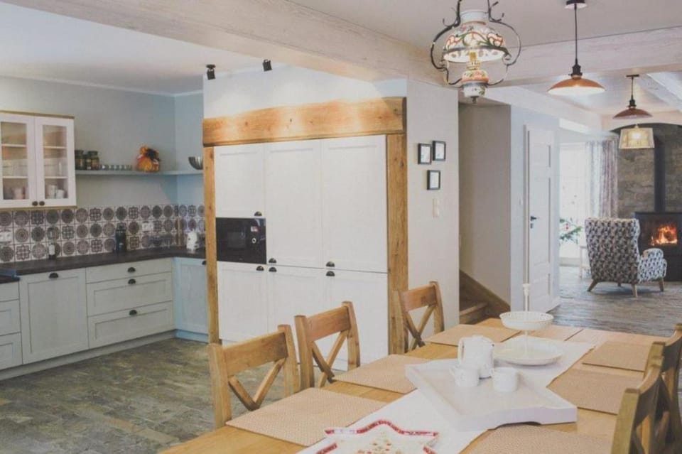 Dining area, kitchen