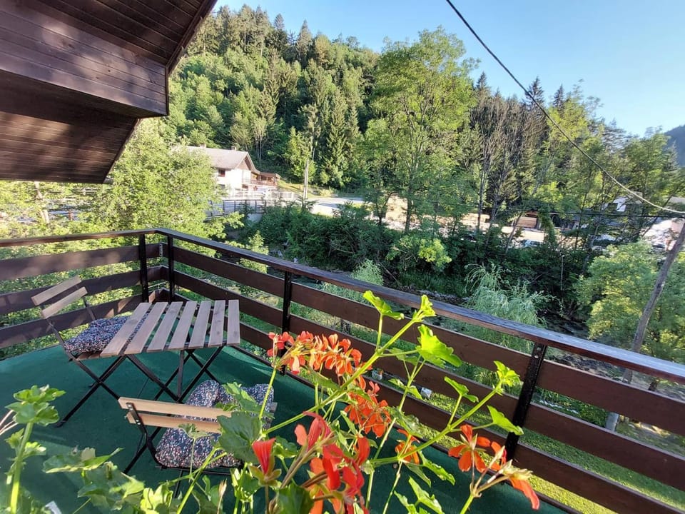 Balcony/Terrace, Garden view, River view