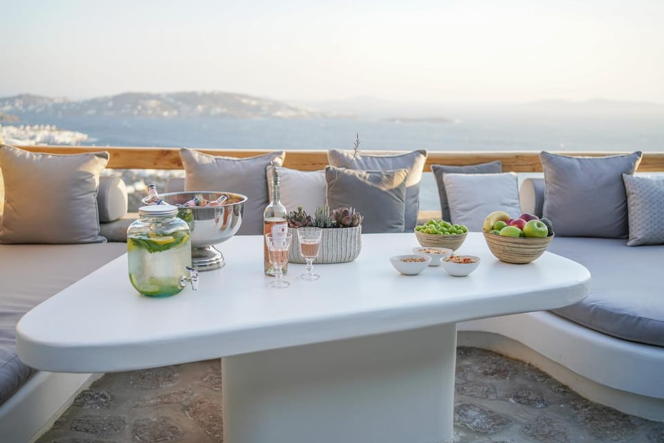 Patio, Natural landscape, View (from property/room), Food and drinks, Seating area, Dining area, Sea view, Drinks