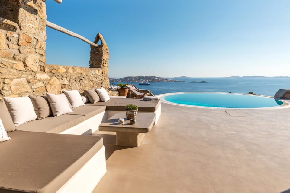 Patio, Day, Natural landscape, View (from property/room), Seating area, Pool view, Sea view, Swimming pool, sunbed
