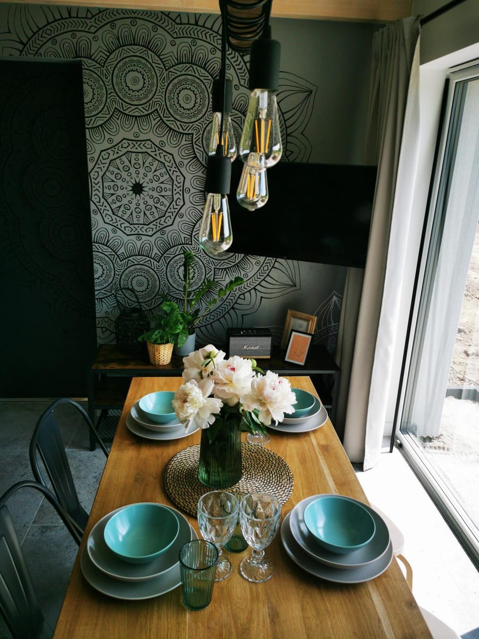 Food and drinks, Dining area, Food