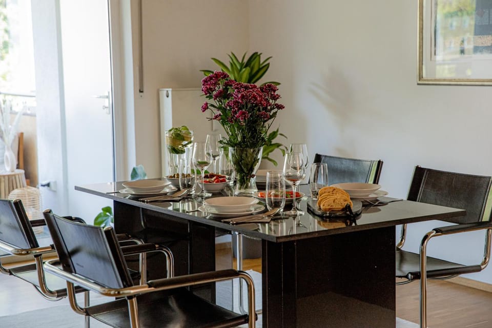 Dining area, Food