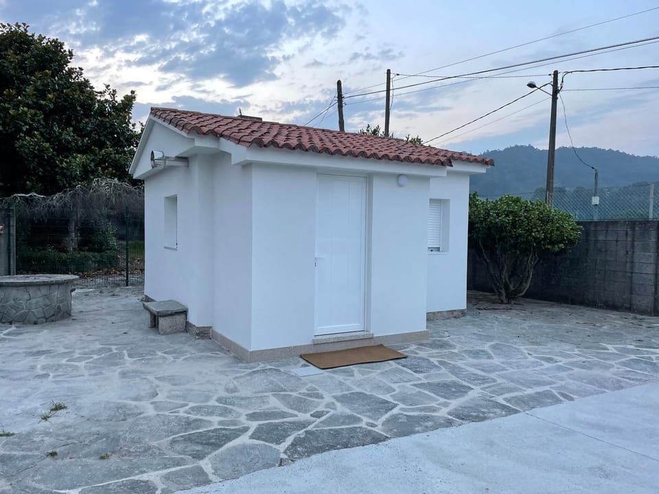Property building, Patio, Facade/entrance