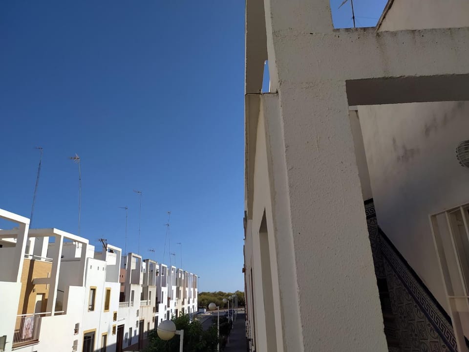 Chalet adosado con azotea andaluza y patio, junto a la playa House in Costa de la Luz