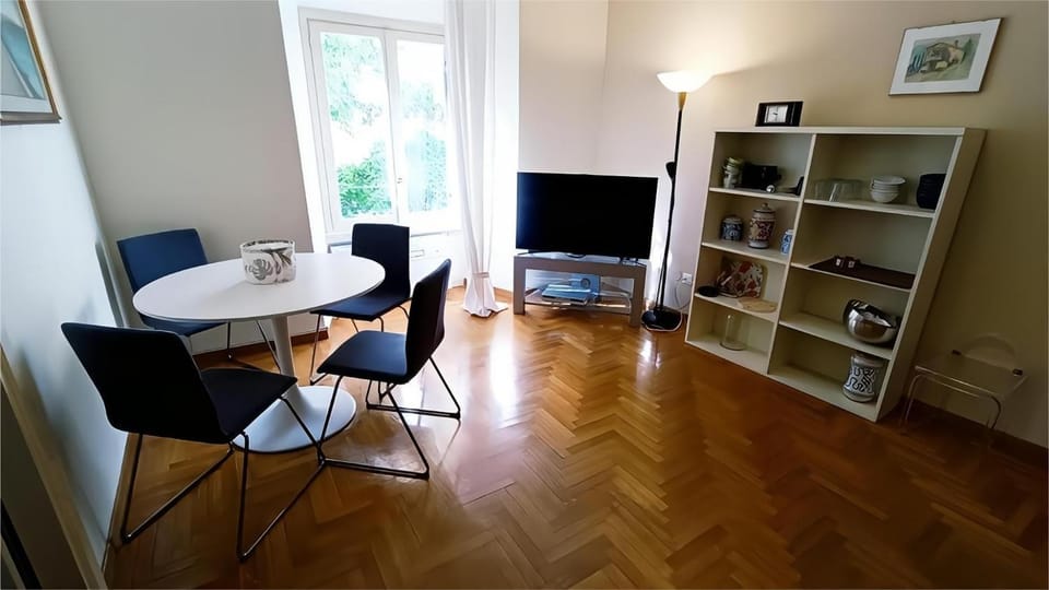 Communal lounge/ TV room, TV and multimedia, Living room, Seating area, Dining area, Evening entertainment