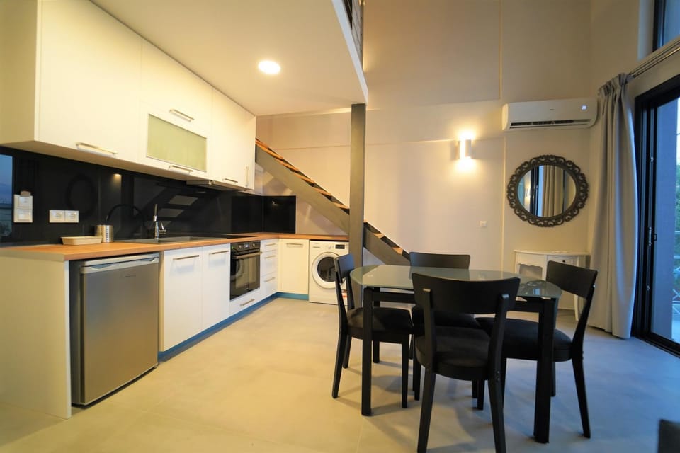 Dining area, kitchen