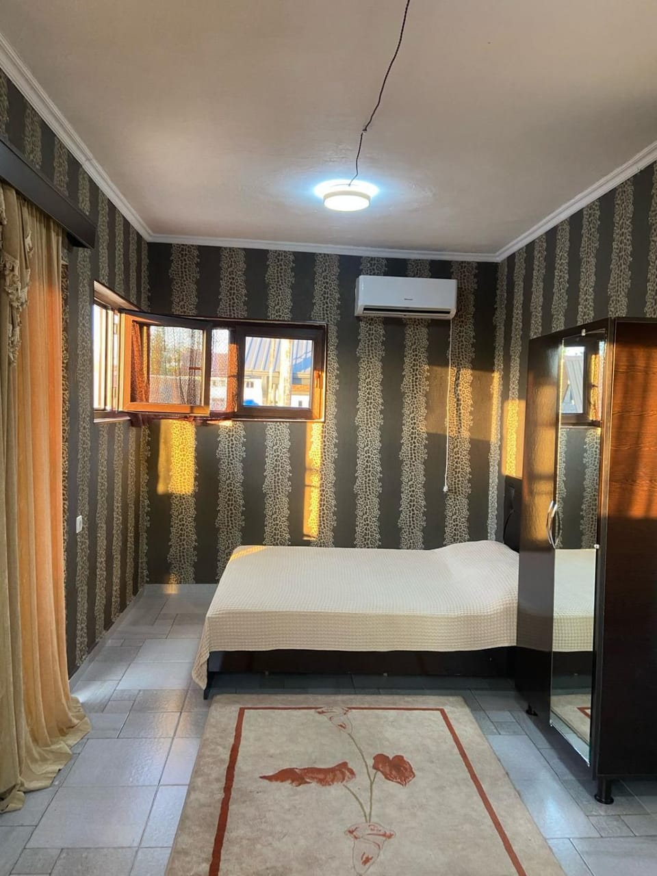 Bedroom, air conditioner