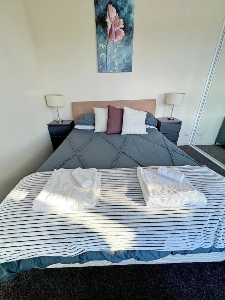 Spacious & High in the Skyplaza - 1bd 1bth Apt Apartment in Canberra