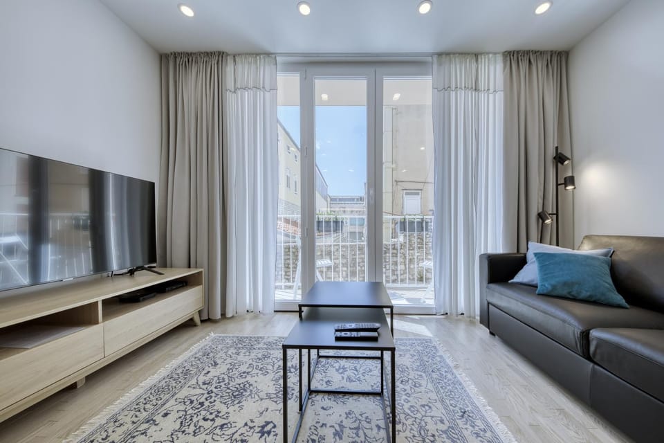 Communal lounge/ TV room, TV and multimedia, Living room, Seating area